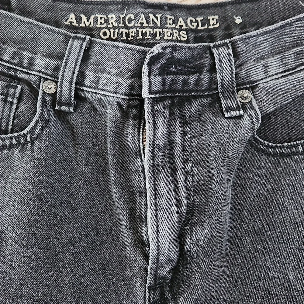 Women's AEO Black Jeans, Mom Jeans, size 4 Regular - Picture 2 of 5